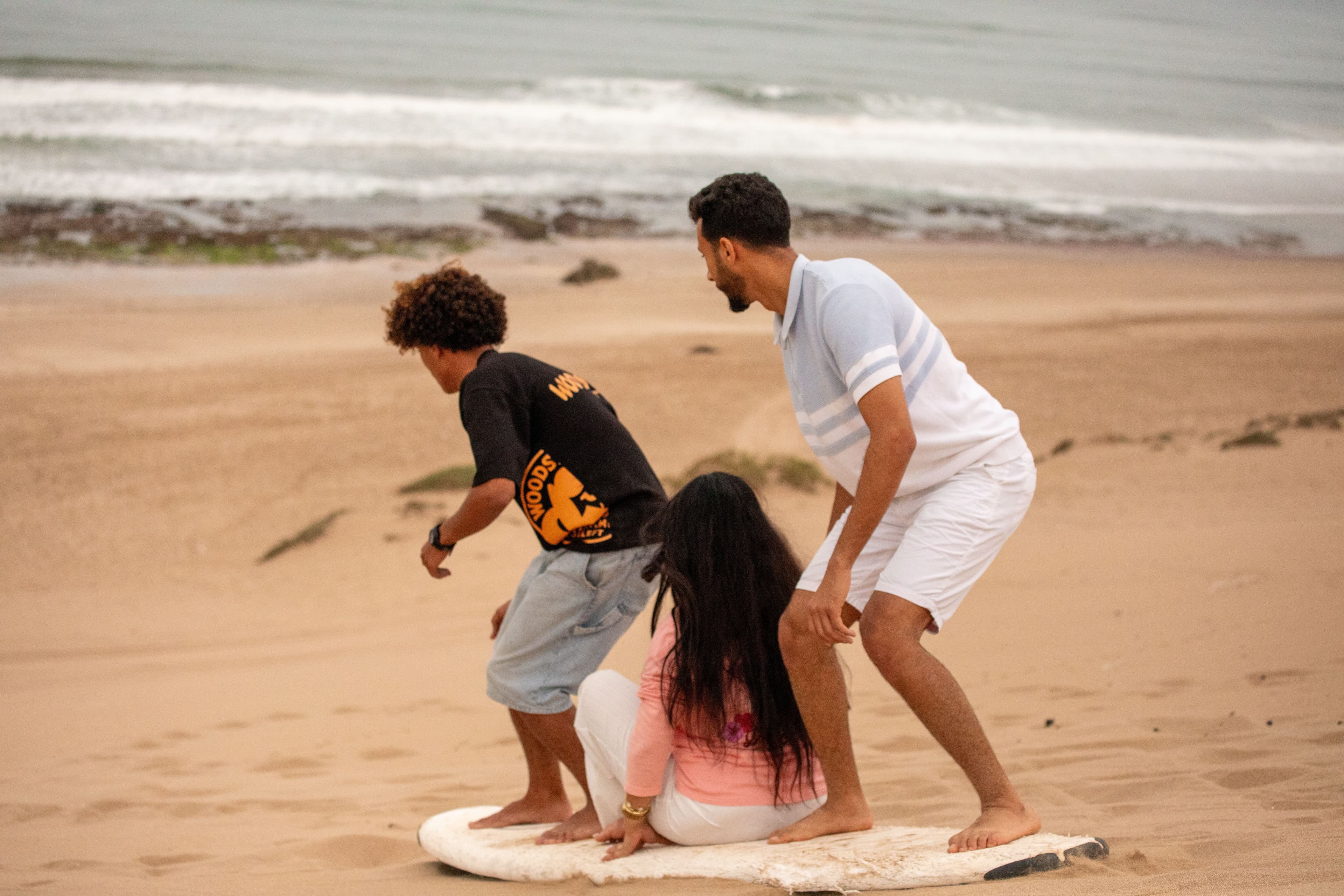 Woodstock guests heading to the waves with surfboards