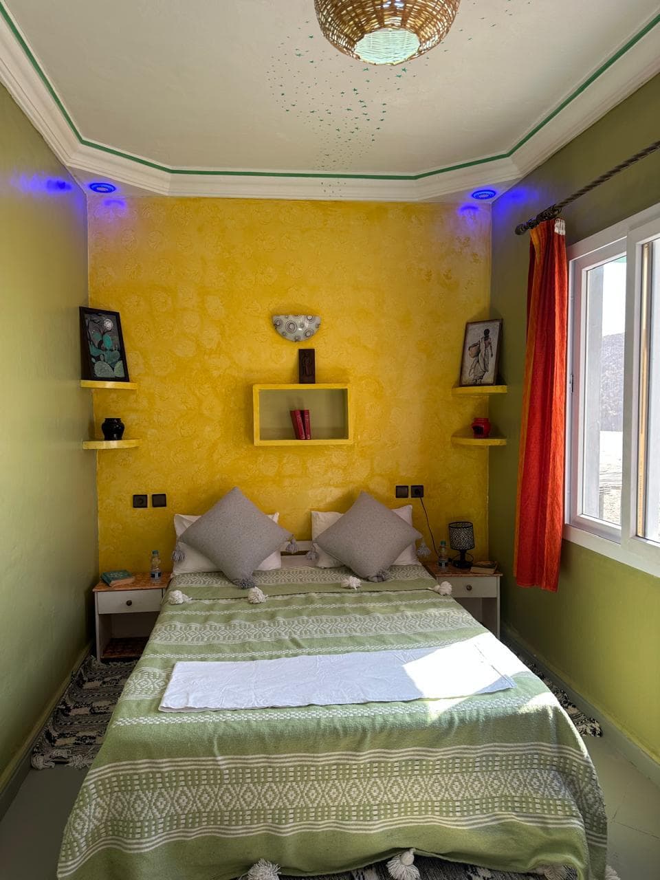 Private room with sea view at Woodstock Surf House
